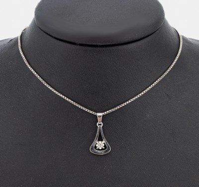 14 kt Gold Diamant-Anhänger, WG 585/000, geometrisch, kl. 8/8-Diamant, ca. 2.2 x 1.1 cm, an Kette, WG 585/000, L. ca. 38 cm, Federringschließe, ...