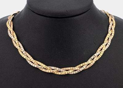 18 kt Gold Collier, GG/WG/RG 750/000, sat. und strukt., 3-rhg. geflochten, L. ca. 44 cm, Kastenschloss mit Sicherheitsacht, ca. 46.9 g