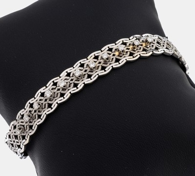18 kt Gold Brillant-Armband, WG 750/000, part. sat., 11 Brillanten zus. ca. 0.33 ct Weiß/si, B. ca. 1 cm, L. ca. 19 cm, Kastenschloss mit 2 ...