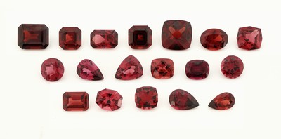 Lot lose facett. Granate, zus. 36.33 ct, in versch. Schliffformen, Größen und Farben
