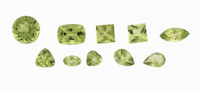 Lot 10 lose facett. Peridots, zus. 7.01 ct, in versch. Schliffformen und Größen