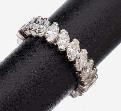 Ausgefallener 18 kt Gold Diamant-Memoryring, WG 750/000, 23 Diamant-Navettes zus. ca. 4.20 ct feines Weiß-Weiß/vs-si, RW 55, ca. 6.4g