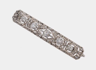 14 kt Gold Art Deco Diamant-Brosche, um 1920- 30, WG 585/000, feine Arbeit, geometrisch durchbrochen, 5 Altschliffdiamanten und 32 Diamantrosen zus. ...