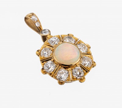 14 kt Gold Opal-Diamant-Anhänger, um 1880-90, GG 585/000 gepr., mittig runder Opal- Cabochon ca. 0.60 ct, schönes Farbspiel in Grün und Blau, 11 ...