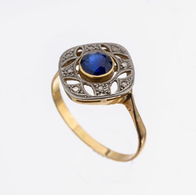 14 kt Gold Saphir-Diamant-Ring, um 1900, GG585/000 gepr., Ringkopf schauseitig Platin, durchbrochen gearbeitet, in GG gefasster rundfacett. Saphir ...