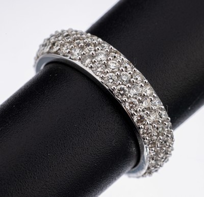 18 kt Gold Brillant-Ring, WG 750/000, 118 Brillanten zus. ca. 1.91 ct (grav.) Weiß/si, RW 54, ca. 5.3 g
