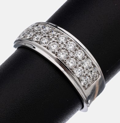 14 kt Gold Brillant-Ring, WG 585/000, 18 Brillanten zus. ca. 0.50 ct Weiß/si-p, RW 57, ca. 5.2 g