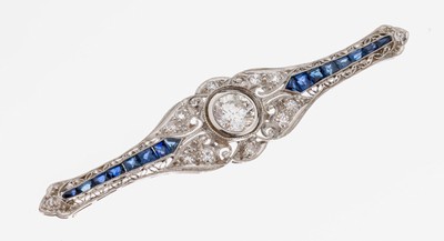 14 kt Gold Art-Deco-Diamant-Saphir-Brosche, um1930, WG 585/000, Durchbrucharbeit, Millegriffverz., Altschliffdiamanten zus. ca. 1.0 ct ...