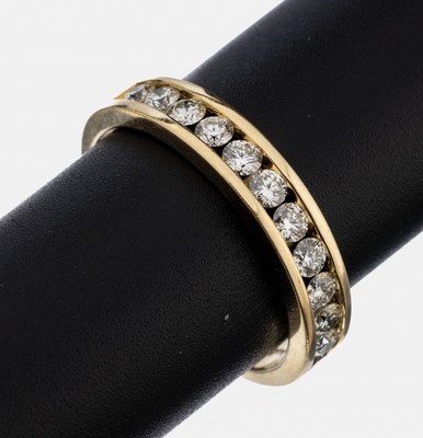 14 kt Gold Brillant-Ring, GG 585/000, 12 Brillanten zus. ca. 1.0 ct Weiß/si, RW 67, ca.4.8 g