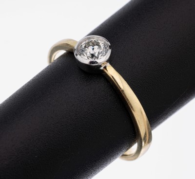 14 kt Gold Brillant-Ring, GG/WG 585/000, inWG gefasster Brillant ca. 0.50 ct Weiß- l.get.Weiß/p, RW 66, ca. 3.5 g