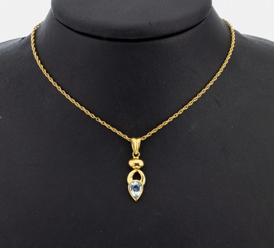 14 kt Gold Aquamarin-Anhänger, GG 585/000 gepr., facett. Aquamarintropfen ca. 1.10 ct, an Kette, GG 333/000, L. ca. 41.5 cm, Federringschließe, ...