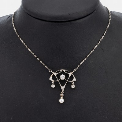 Platin Jugendstil Diamant-Collier, Platin und Silber, Altschliffdiamanten zus. ca. 0.30 ct, bewegl. Abhängung mit Orientperle, zeittyp., L. ca. 40 ...