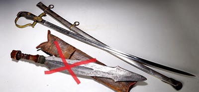 Offiziers-Säbel, deutsch, vor 1918, reich geätzte Klinge mit Rankwerk und Wappen, Griff mit dreifacher Drahtwicklung, Bügel und Zierelemente aus ...