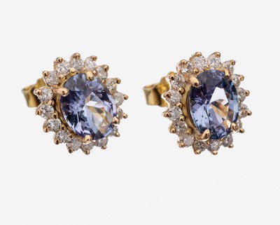Paar 14 kt Gold Tansanit-Brillant-Ohrstecker, GG 585/000, 2 ovalfacett. Tansanite zus. ca. 2.10 ct, 32 Brillanten zus. ca. 0.64 ct Weiß/si, ca. 4.0 ...
