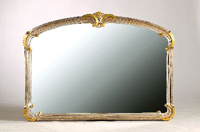 Großer Wandspiegel, neuzeitlich, Holzrahmen gold- und silberfarben gefaßt, geschwungen, ca. 90x124cm, EZ 2