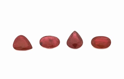 Lot 4 lose Rubine, zus. ca. 2.31 ct, 2 x ovalfacett. 2 x facett. Tropfen