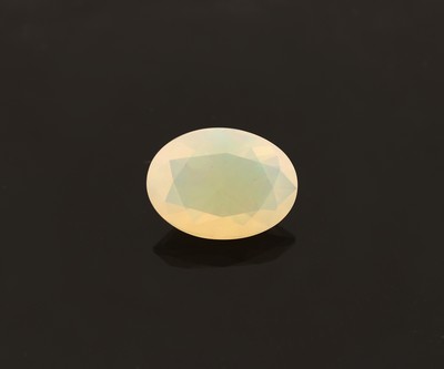 Loser Opal, ca. 12.73 ct, ovalfacett.
