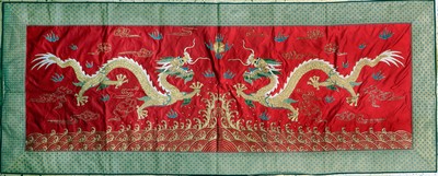 "Drachen"Stickerei, China, Ende 20.Jhd, Metallstickerei auf Seide, ca. 231 x 94 cm, EHZ: 1