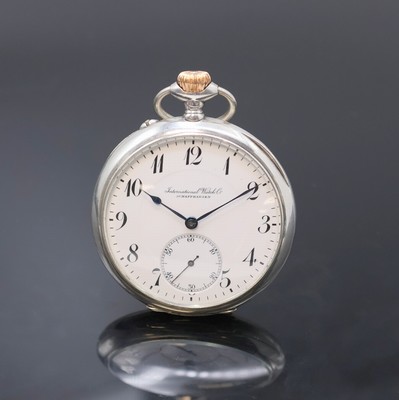 IWC offene Silbertaschenuhr mit Kaliber 65, Schweiz um 1913, Geh. dell., guill. Rückdeckel m. Monogrammspiegel, Silbercuvette, 2-tlg. Emailzifferbl. ...