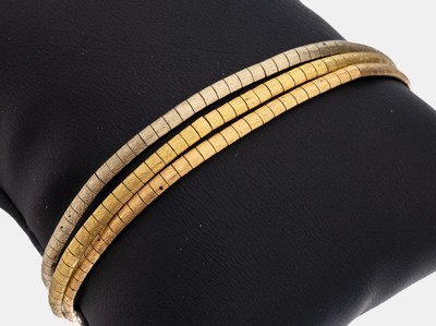 18 kt Gold Armband, GG/WG/RG 750/000, Oberfläche sat., L. ca. 19 cm, Kastenschloß mit Sicherheitsacht, ca. 22.0 g