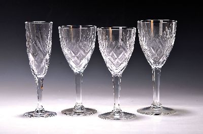 Glasset "Chantilly", St. Louis, 2.H. 20.Jh., farbloses Kristallglas, 6 Sektflöten, 5 Rotwein- und 6 Weißweingläser, Facettenschnitt, H. ...