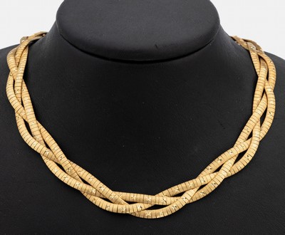 14 kt Gold Collier, GG 585/000, 3-rhg. Flechtoptik, sat. und pol., L. ca. 43 cm, Kastenschloss mit Sicherheitsacht, ca. 57.3 g