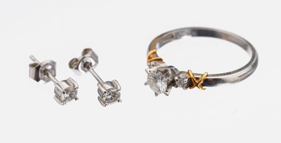Platin Brillant-Schmuckset, Platin gepr., Ring mit 3 Brillanten zus. ca. 0.30 ct Weiß/si, RW 52 und Paar Ohrstecker mit 2 Brillanten zus. ca. 0.22 ...