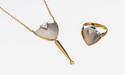 14 kt Gold und Platin Diamant-Schmuckset, GG 585/000 und Platin 900/000, best. aus: Collier mit Diamanttriangel ca. 0.30 ct Weiß/p, bewegl. ...