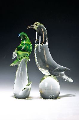 Zwei Glasskulpturen Vögel, Fratelli Toso, Murano, 1970er-Jahre, grün getöntes Glas, mit Hersteller-Etikett, H. 30/34 cm
