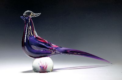Sommerso Glasskulptur Vogel, Murano, 1950er -Jahre, farbloses Glas blau und rosafarben innen überfangen, 30x50x12 cm, schwere Qualität