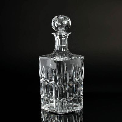 3 Glasgefäße, 2x St. Louis, Frankreich, St. Louis: rechteckiger Dekanter mit Stopfen H. 30cm, Dekanter mit Henkel H. 43 cm; Henkelkrug H. 22,5 cm, ...