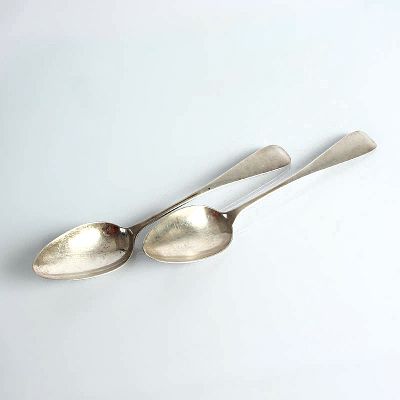 Paar Löffel, wohl Ludwig Wilhelm Meyer, 18.Jh., 12-Lot Silber, monogrammiert O, Meistermarke LM, L. 21 cm, ca.76,5 g