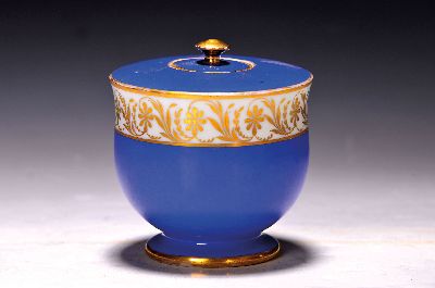 Tintenfaß, Meissen, Mitte 19. Jh., Porzellan, blaugrundig, mit umlaufendem Band, Goldstaffage, H. 8.5 cm