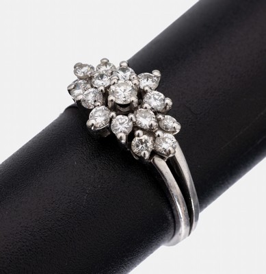 14 kt Gold Brillant-Ring, WG 585/000, 15 Brillanten zus. ca. 0.58 ct grav. Weiß/si, RW 53, ca. 2.7 g