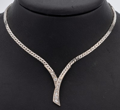 14 kt Gold Diamant-Collier, WG 585/000, Flachpanzerkette, 3 Brillanten und 7 8/8- Diamanten zus. ca. 0.30 ct Weiß/vs-si, L. ca. 45 cm, ...