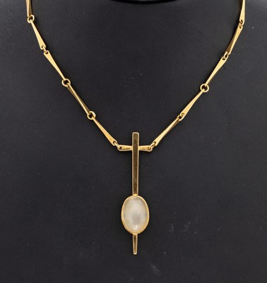 18 kt Gold Mondstein-Collier, GG 750/000, Mondsteincabochon, ausgefallener Entwurf, Magnetschließe, GG 585/000, L. ca. 45 cm, ca. 27.0 g, bez. ...