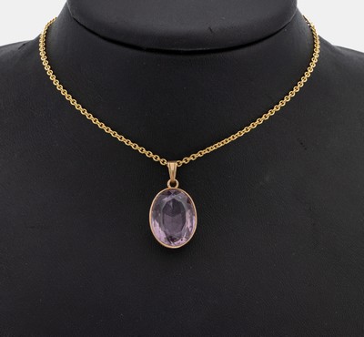 14 kt Gold Amethyst-Anhänger, GG 585/000 gepr., ovalfacett. Amethyst, an Kette, L. ca. 38 cm, Karabinerschließe, ca. 8.3 g