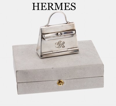 Hermes Pillendose, Mini Kelly Bag, 925er Silber, Bes.-Monogr. GR, ca. 4 x 1.5 cm, sign., in orig. Etui