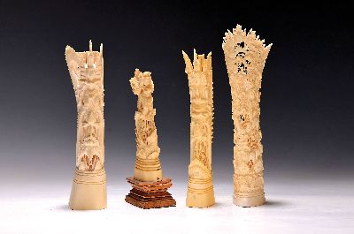 4 Beinskulpturen, China, 1.Hälfte 20.Jh., a jour geschnitzte Darstellungen von Bodhisattvas und Gestalten aus der sinologischen Mythologie, H. 13-22 ...