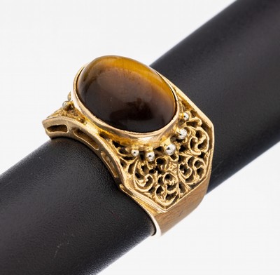 18 kt Gold Tigerauge-Ring, GG 750/000, Ringkopf durchbrochen gearbeitet, ovaler Tigerauge-Cabochon, sollte nachgefasst werden,RW 54, ca. 8.7 g