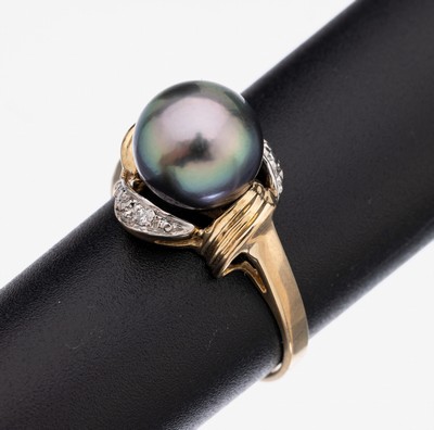 9 kt Gold Perl-Brillant-Ring, GG 375/000, Tahitizuchtperle, D. ca. 9.8 mm, 2 Brillanten zus. ca. 0.04 ct Weiß/si, RW 60, ca. 4.6 g