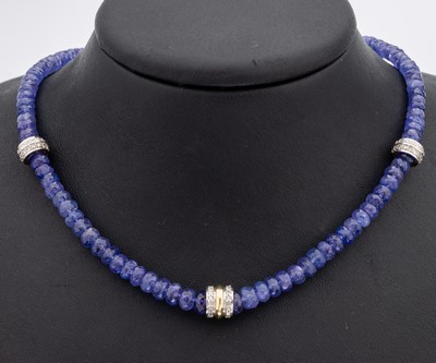 14 kt Gold Tansanit-Diamant-Collier, im Verlauf facett. Tansanit-Linsen, D. ca. 4.0 - 6.5 mm, Zwischenglieder WG 585/000 mit 8/8- Diamanten zus. ca. ...