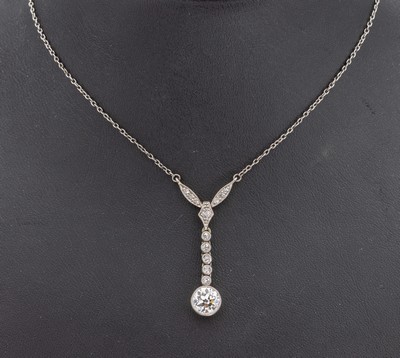 14 kt Gold und Platin Jugendstil Diamant- Collier, um 1905, GG 585/000 gepr., Mittelteil länglich bewegl., schauseitig Platin, abhängender ...