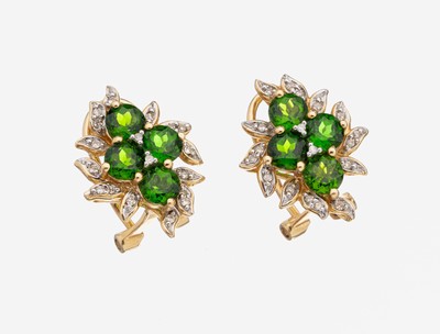 14 kt Gold Tsavorith-Diamant-Ohrstecker, GG585/000, abstrakt floral, 8 rundfacett. Tsavorithe zus. ca. 1.0 ct, 32 8/8-Diamanten in rhod. Fassungen ...