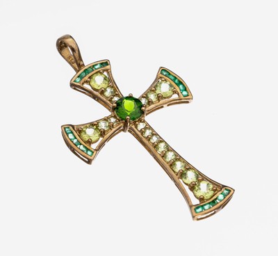 8 kt Gold Tsavorith-Peridot-Smaragd- Kreuzanhänger, GG 333/000 gepr., 1 rundfacett. Tsavorith, 17 rundfacett. Peridots und 20 rundfacett. Smaragde ...
