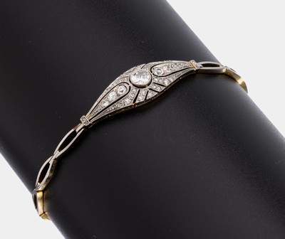 14 kt Gold Diamant-Armband, um 1910, GG 585/000 gepr., Mittelteil und ovale Glieder schauseitig Platin, Mittelteil durchbrochen, mittig ...