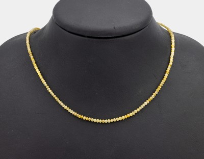 Diamant-Collier mit 14 kt Gold Schließe, GG585/000, facett. Diamanten in versch. Gelbtönen, L. ca. 45 cm, Karabinerschließe