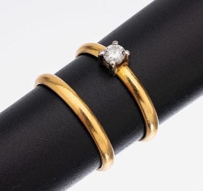 Set 2 21.6 kt Gold Ring, GG 900/000, 1 x mit in WG gefasster Brillant ca. 0.15 ct Weiß/si, RW 53, und 1 x RW 54, ca. 5.4 g