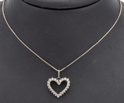 18 kt Gold Diamant Herzanhänger, WG 750/ 000, bes. mit 25 Brillanten zus. ca. 0.50 ct Weiß/p 1, an WG Kette, L. ca. 42 cm, Federringschließe, ca. ...