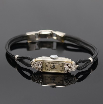 Doxa Art-Deco Damenarmbanduhr Schweiz um 1935, Handaufzug, Platingeh. m. Diamantbesatz,feine Millegriffverz., Scharnierboden, Stoffband, fleck. silb. ...